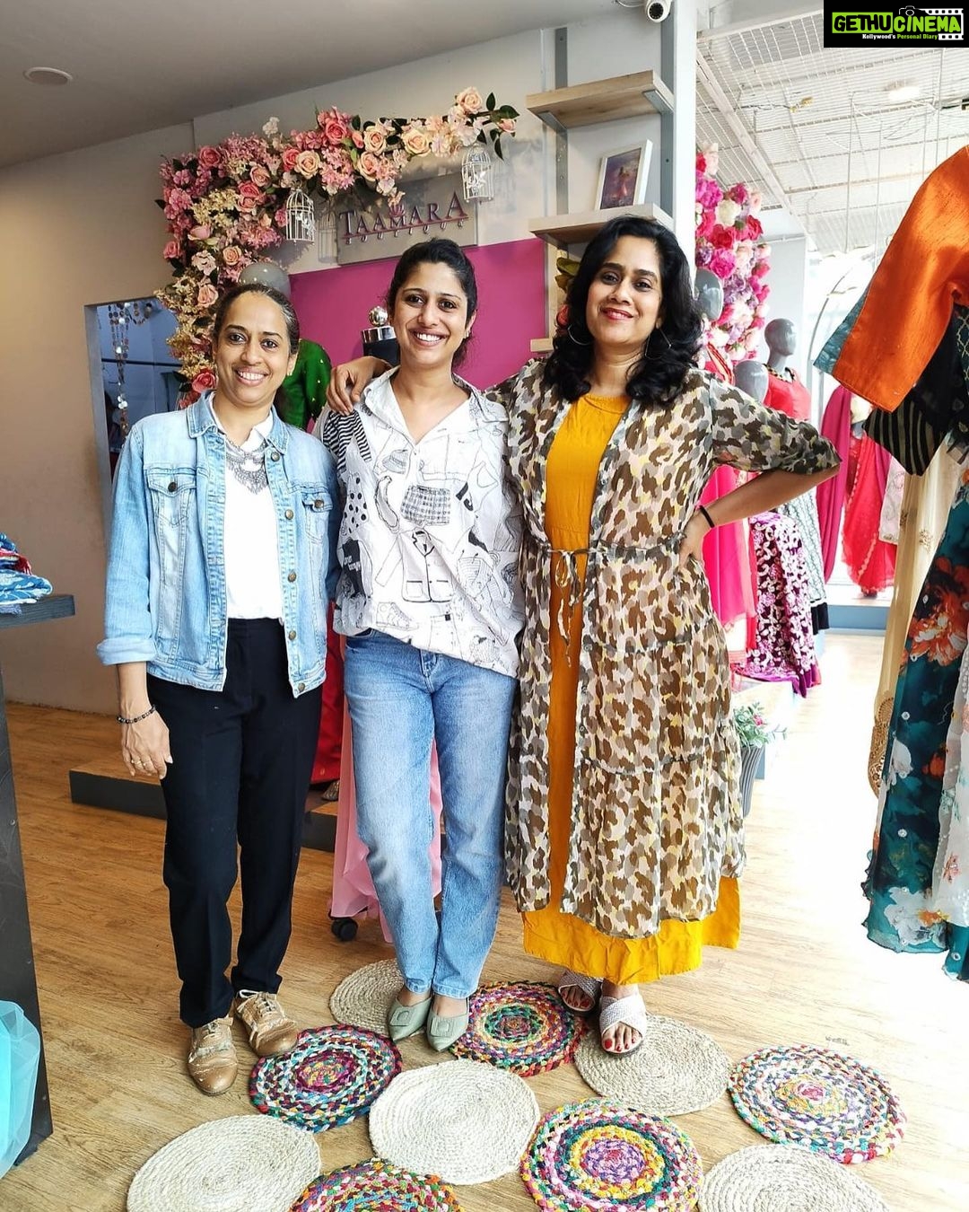 Ranjini Jose Instagram - The week that was … I love you Neha. You’re my family. Thanks for helping me walk out happier than when I landed at your doorstep ❤️ Navin, you’re a darling. I love you ❤️ So happy to have met a bunch of friends who can’t impart anything but love #friendslikefamily #myconstants #bangalore #heart #happiness Bangalore, India
