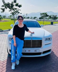 Ranjini Jose Instagram - When your work rides come with exceptional SWAG 😎

#pikups #workrides #uae #fujairah #rollsroyce #blessed #giglife #rj