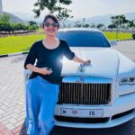 Ranjini Jose Instagram – When your work rides come with exceptional SWAG 😎

#pikups #workrides #uae #fujairah #rollsroyce #blessed #giglife #rj Fujairah