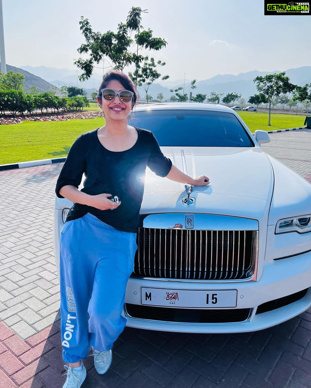 Ranjini Jose - 9.1K Likes - When your work rides come with exceptional SWAG 😎
#pikups #workrides #uae #fujairah #rollsroyce #blessed #giglife #rj
