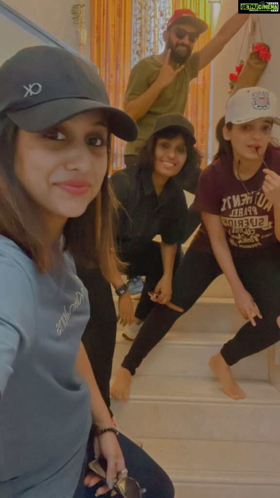 Ranjini Jose Instagram - Some last min fun before saying my tatas to my blore fam for now ❤ Me back soon 😘😘 @neha_prem @saviophonia and @howiwanderwhatyouare Miss you incredibly much ❤ Here’s to us ❤