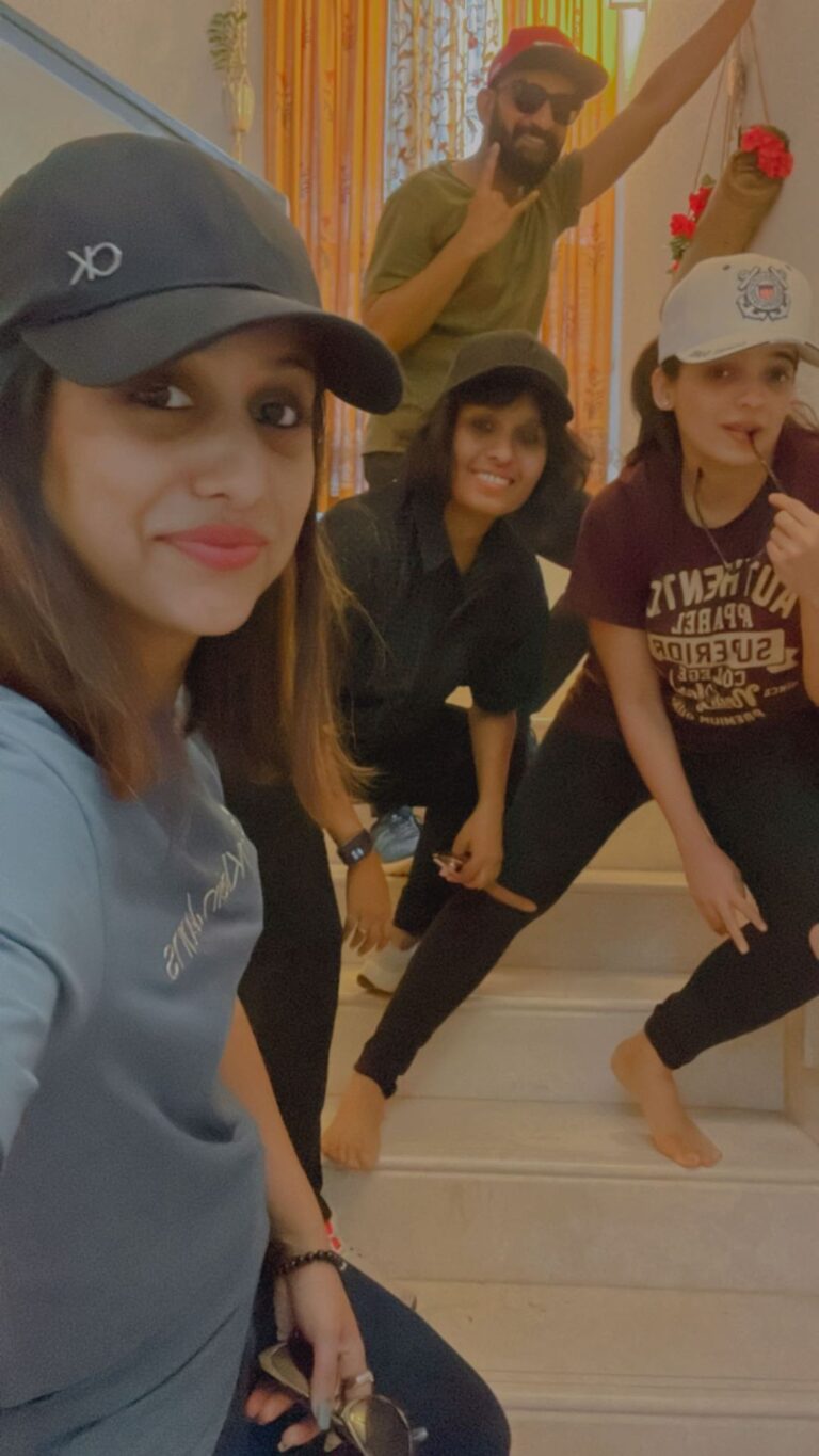 Ranjini Jose Instagram - Some last min fun before saying my tatas to my blore fam for now ❤️ Me back soon 😘😘 @neha_prem @saviophonia and @howiwanderwhatyouare Miss you incredibly much ❤️ Here’s to us ❤️