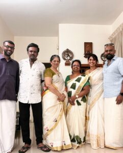 Ranjini Jose Instagram - And I reached home just in time to be with my loved ones this Onam 

Couldn’t ask for anything more ❤️

Hope you all had a lovely Onam with your peeps 

Wishing you all loads of happiness and prosperity 🌸

Happy Onam ❤️