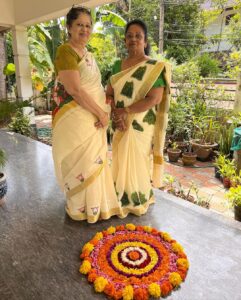 Ranjini Jose Instagram - And I reached home just in time to be with my loved ones this Onam 

Couldn’t ask for anything more ❤️

Hope you all had a lovely Onam with your peeps 

Wishing you all loads of happiness and prosperity 🌸

Happy Onam ❤️