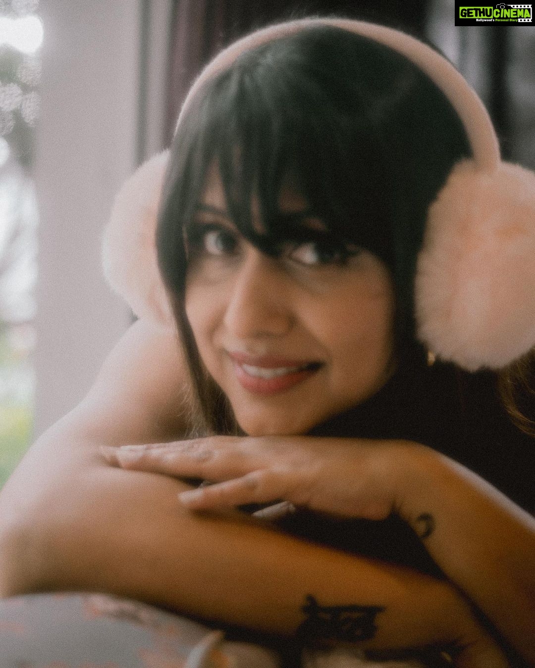 Ranjini Jose Instagram - Pink Noise. Loved creating this series with my girl, Ranjini. Looking forward to the next one. Posted the series on the website. Link in bio ππΈπΈ #portraitphotography #portrait #portraits #portraiture #portraitpage #portraitvision #instaportrait #sonyalpha #sony #sonya7iii #sonyphotography #sonyalphain #alphacollective