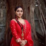 Rashami Desai Instagram – The colour of love and rage and luck ❤️ 
HAPPY DASHERA ❤️ 
.
.
Dress : @quenchathirst
P.r. : @vblitzcommunications
Jwel : @kushalsfashionjewellery
Click: @shrutisbagwe
.
.
#rashamidesai #rashamians #love #rythamicrashami💃🏻 #dashera2023 #fastiveseason #indiannaari #whatelseispossiblemore #diva #trending #fashion #immagical✨🧞‍♀️🦄