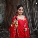 Rashami Desai Instagram – The colour of love and rage and luck ❤️ 
HAPPY DASHERA ❤️ 
.
.
Dress : @quenchathirst
P.r. : @vblitzcommunications
Jwel : @kushalsfashionjewellery
Click: @shrutisbagwe
.
.
#rashamidesai #rashamians #love #rythamicrashami💃🏻 #dashera2023 #fastiveseason #indiannaari #whatelseispossiblemore #diva #trending #fashion #immagical✨🧞‍♀️🦄