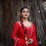 Rashami Desai Instagram - The colour of love and rage and luck ❤️ HAPPY DASHERA ❤️ . . Dress : @quenchathirst P.r. : @vblitzcommunications Jwel : @kushalsfashionjewellery Click: @shrutisbagwe . . #rashamidesai #rashamians #love #rythamicrashami💃🏻 #dashera2023 #fastiveseason #indiannaari #whatelseispossiblemore #diva #trending #fashion #immagical✨🧞‍♀️🦄