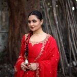 Rashami Desai Instagram - The colour of love and rage and luck ❤️ HAPPY DASHERA ❤️ . . Dress : @quenchathirst P.r. : @vblitzcommunications Jwel : @kushalsfashionjewellery Click: @shrutisbagwe . . #rashamidesai #rashamians #love #rythamicrashami💃🏻 #dashera2023 #fastiveseason #indiannaari #whatelseispossiblemore #diva #trending #fashion #immagical✨🧞‍♀️🦄