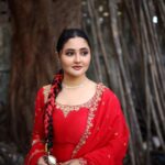 Rashami Desai Instagram – The colour of love and rage and luck ❤️ 
HAPPY DASHERA ❤️ 
.
.
Dress : @quenchathirst
P.r. : @vblitzcommunications
Jwel : @kushalsfashionjewellery
Click: @shrutisbagwe
.
.
#rashamidesai #rashamians #love #rythamicrashami💃🏻 #dashera2023 #fastiveseason #indiannaari #whatelseispossiblemore #diva #trending #fashion #immagical✨🧞‍♀️🦄
