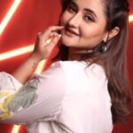 Rashami Desai Instagram – Wanna fall in love ❤️ 
.
.
Wearing amazing @chambrayandco 
@oakpinionpr thank you !
.
.
#rashamidesai #rashamians #love #diva #fetish #fun #diwali #filmy #india #whatelseispossiblenow #rythmicrashami💃 #immagical✨🧞‍♀️🦄 India