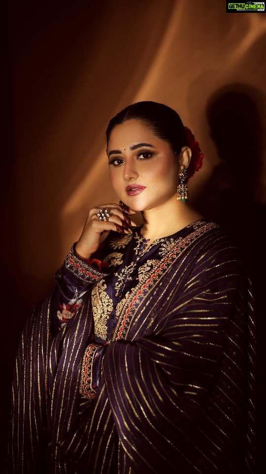 Rashami Desai Instagram - Making u stop and stare...✨️🧿✨️ . . . . . Outfit: @shraddharambhia_official Jewellery: @shopravyaa . . . #rashamidesai #immagical✨🧞‍♀️🦄 #rythmicrashami💃 #rashamians #whatelseispossiblenow #Indian #diva #love