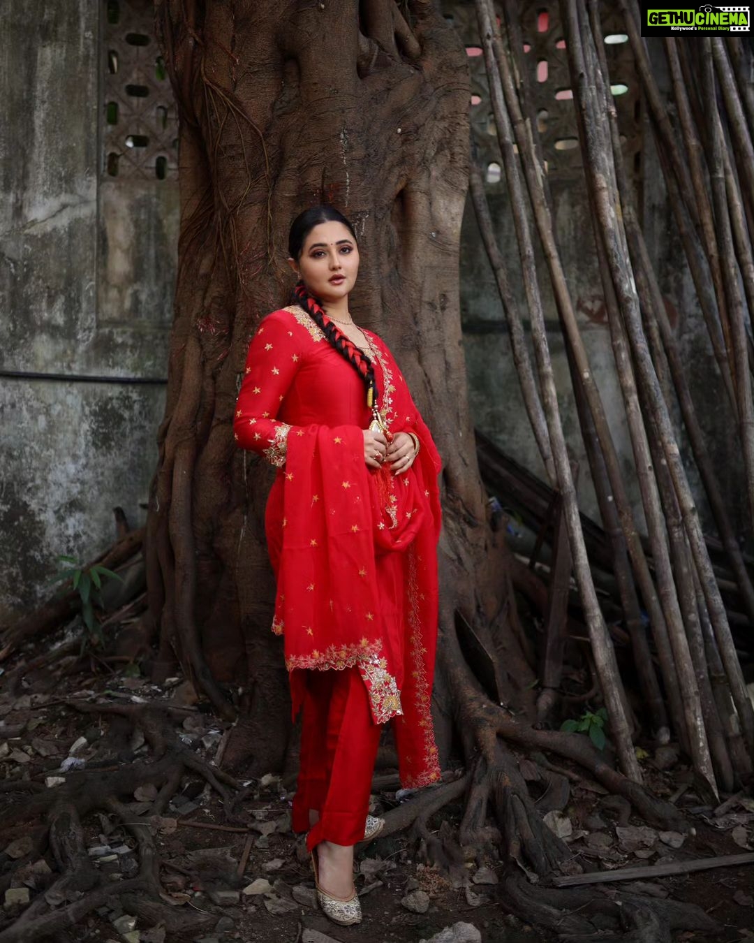 Rashami Desai Instagram - The colour of love and rage and luck ❤️ HAPPY DASHERA ❤️ . . Dress : @quenchathirst P.r. : @vblitzcommunications Jwel : @kushalsfashionjewellery Click: @shrutisbagwe . . #rashamidesai #rashamians #love #rythamicrashami💃🏻 #dashera2023 #fastiveseason #indiannaari #whatelseispossiblemore #diva #trending #fashion #immagical✨🧞♀️🦄
