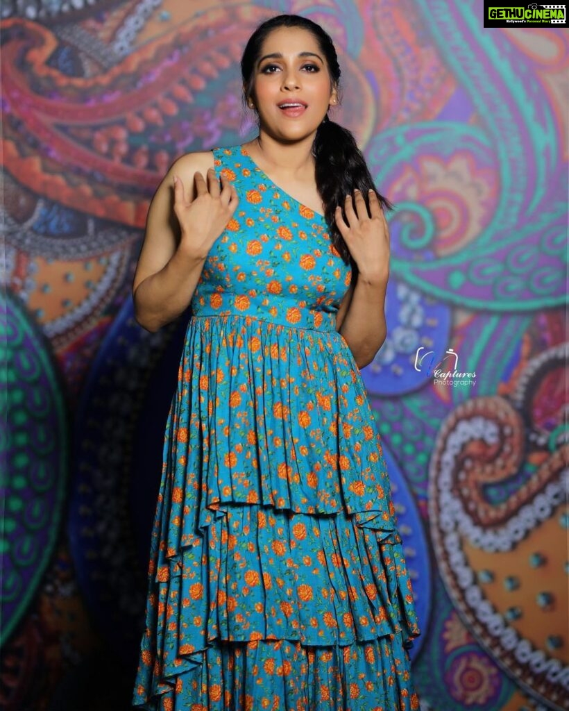 Rashmi Gautam Instagram - #outfit @varahi_couture #picture 📸 @v_capturesphotography 🩵🧡🩵🧡🩵🧡🩵🧡🩵🧡🩵 #RashmiGautam #rashmigautam #colourpop