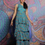 Rashmi Gautam Instagram - #outfit @varahi_couture #picture 📸 @v_capturesphotography 🩵🧡🩵🧡🩵🧡🩵🧡🩵🧡🩵 #RashmiGautam #rashmigautam #colourpop