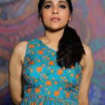 Rashmi Gautam Instagram – #outfit @varahi_couture 
#picture 📸 @v_capturesphotography 
🩵🧡🩵🧡🩵🧡🩵🧡🩵🧡🩵
#RashmiGautam #rashmigautam #colourpop