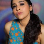 Rashmi Gautam Instagram – #outfit @varahi_couture 
#picture 📸 @v_capturesphotography 
🩵🧡🩵🧡🩵🧡🩵🧡🩵🧡🩵
#RashmiGautam #rashmigautam #colourpop