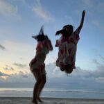 Rashmi Gautam Instagram – Some pictures might be blur for your sight 
but the memories are so clearly right 
#RR vacation #beachbabes #rashmigautam #holidayseason