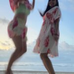 Rashmi Gautam Instagram - Some pictures might be blur for your sight but the memories are so clearly right #RR vacation #beachbabes #rashmigautam #holidayseason