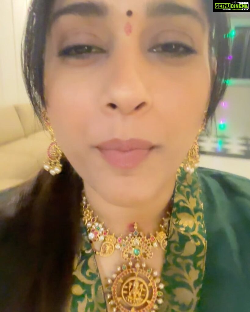 Rashmi Gautam Instagram - Mere Tumhare sabke liye #HappyDiwali #happydiwali2023 #laxmipuja