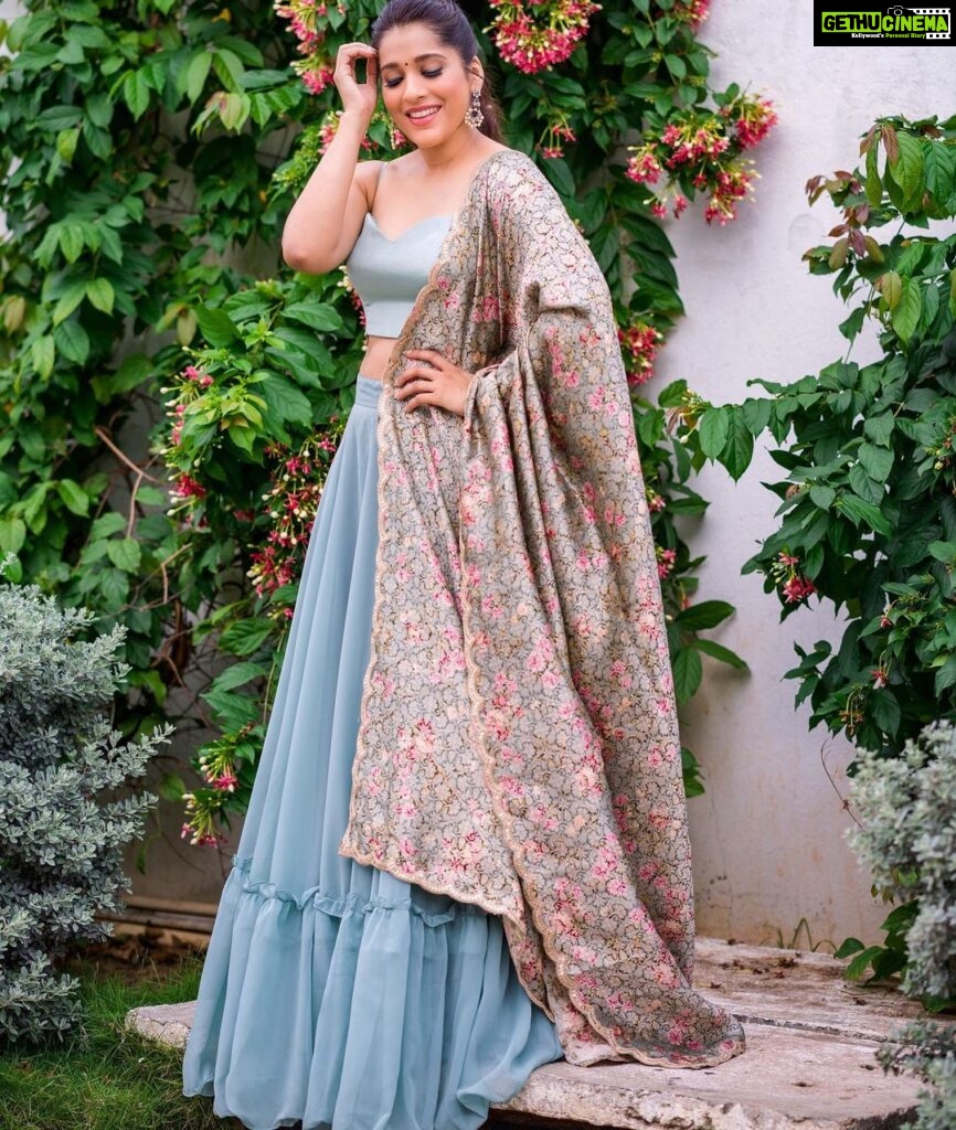 Rashmi Gautam Instagram - Mera ❤️ garden garden Outfit by @varahi_couture 📸📸📸 p.c @ravi_cross_clickx