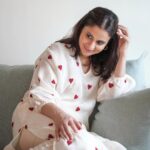 Rasika Dugal Instagram – Always wearing my heart on my sleeve ❤️

@stylemati

#Monday #MondayMood