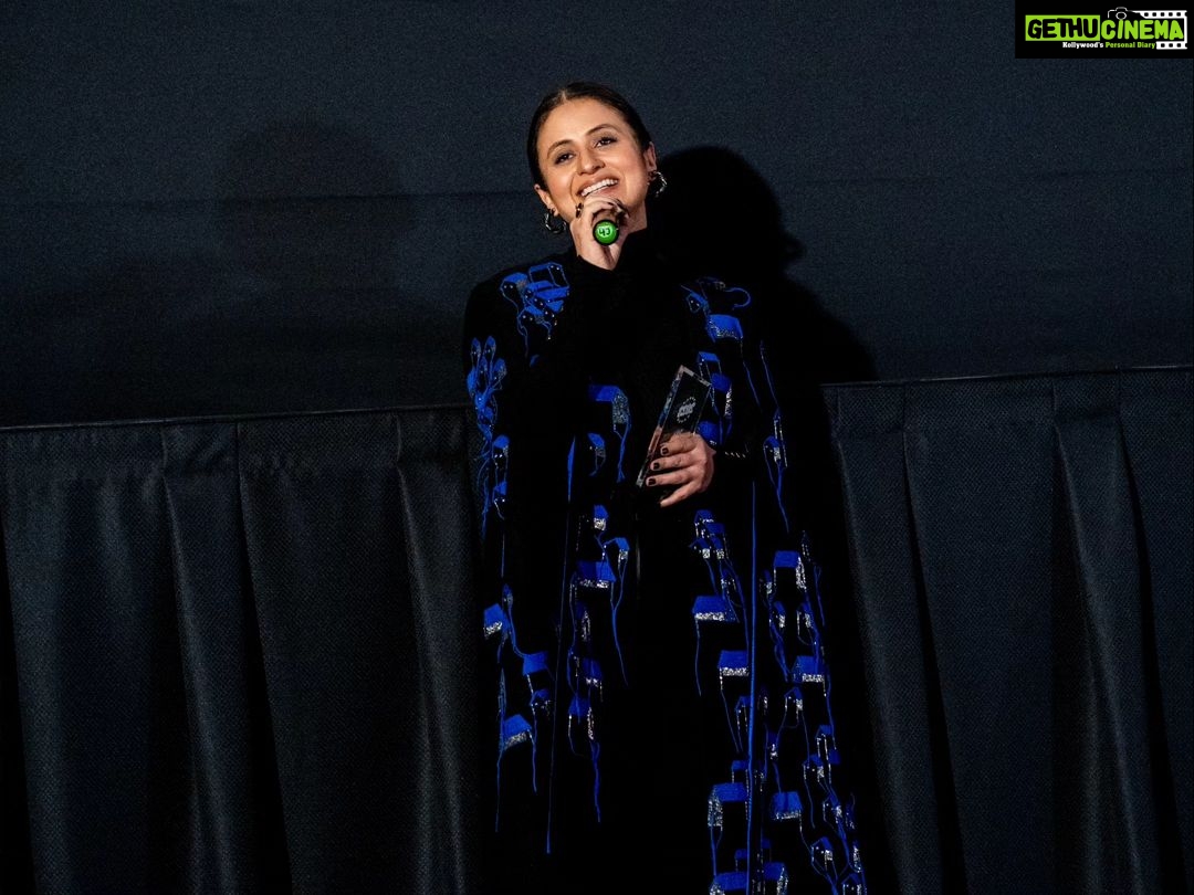 Rasika Dugal Instagram - So inspiring to be in a room buzzing with cinema lovers β€οΈ. Each one charting their own journey with films... #OpeningNight @csaffestival. Delighted that #LordCurzonKiHaveli will be the #closingnight film. Thank you @csaffestival for honouring and regarding my work with the #SAFA award π. Alongside the lovely @aparshakti_khurana. π·@chicityhero HMU @makeupby.karishma