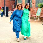 Rasika Dugal Instagram - To an afternoon full of conversations about work, life and chola kulchas... which also became an excuse for giggly reunions, long overdue hugs and surer strides. Thank you @ifp.world. The enthusiasm of this audience was infectious.😍 @shefalishahofficial @barunsobti_says @amrutasubhash @kkamra @rotalks