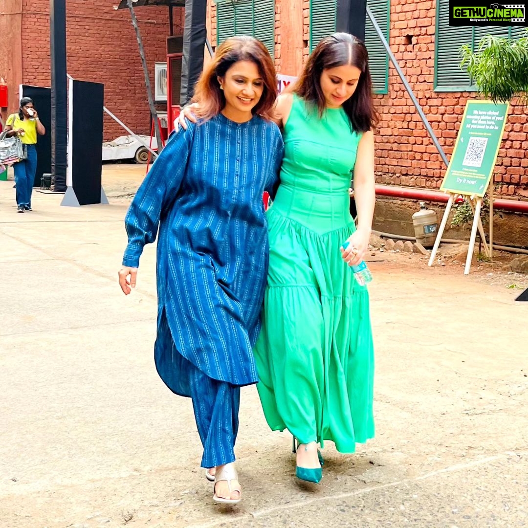 Rasika Dugal Instagram - To an afternoon full of conversations about work, life and chola kulchas... which also became an excuse for giggly reunions, long overdue hugs and surer strides. Thank you @ifp.world. The enthusiasm of this audience was infectious.π @shefalishahofficial @barunsobti_says @amrutasubhash @kkamra @rotalks
