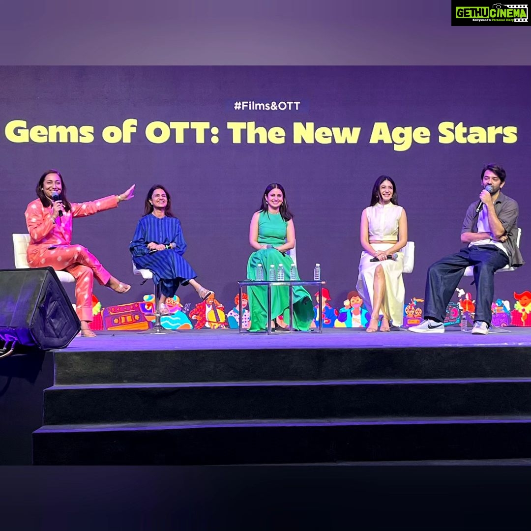 Rasika Dugal Instagram - To an afternoon full of conversations about work, life and chola kulchas... which also became an excuse for giggly reunions, long overdue hugs and surer strides. Thank you @ifp.world. The enthusiasm of this audience was infectious.π @shefalishahofficial @barunsobti_says @amrutasubhash @kkamra @rotalks