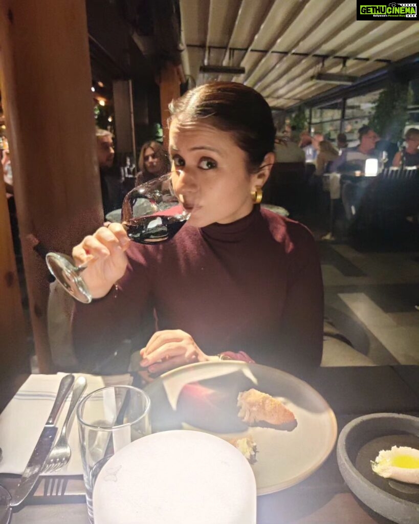 Rasika Dugal Instagram - Holiday Protocol 😆 Keenly (but subtly) observe what the other table has ordered ⬇ Pose for your own photo ⬇ Try making it look candid ⬇ Eat. Drink. Repeat 🔁 📷@mukulchadda #Istanbul #IstanbulDiaries