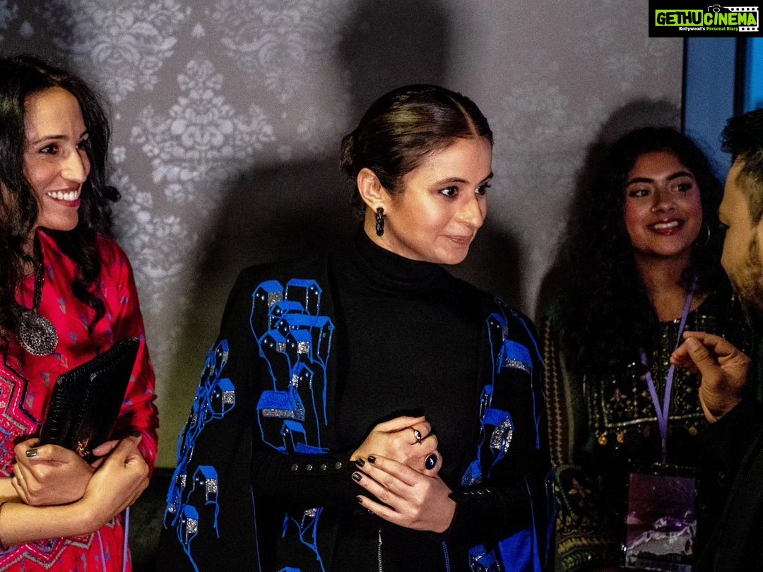 Rasika Dugal Instagram - So inspiring to be in a room buzzing with cinema lovers β€οΈ. Each one charting their own journey with films... #OpeningNight @csaffestival. Delighted that #LordCurzonKiHaveli will be the #closingnight film. Thank you @csaffestival for honouring and regarding my work with the #SAFA award π. Alongside the lovely @aparshakti_khurana. π·@chicityhero HMU @makeupby.karishma