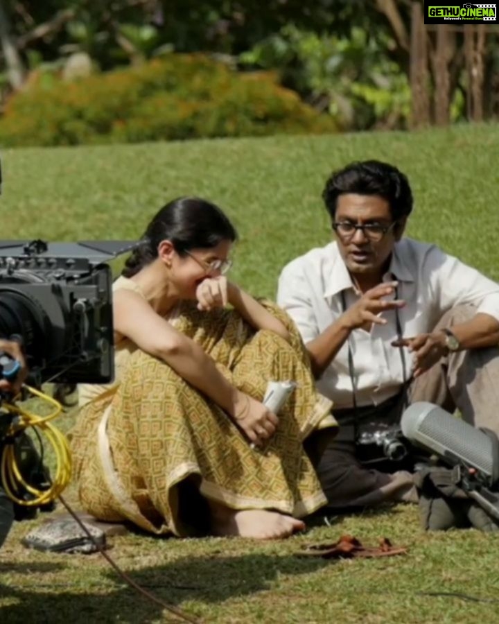 Rasika Dugal Instagram - Just the perfect time (looong ✈️) and perfect day to revisit Manto (5 years of @mantofilm) And revisit so many beautiful memories... Some films will always be special. ❤️ Thank you for the book @nanditadasofficial. Still can't choose a favourite from these stories... @nawazuddin._siddiqui @tahirrajbhasin @kartikvijay @rajshri_deshpande @shashank.arora @dan.husain @snekhanwalkar @mrsheetalsharma @iamroysanyal @divyadutta25 @gurdasmaanjeeyo @jaduakhtar @pareshrawalofficial #RishiKapoor @swanandkirkire @tillotamashome @itsvijayvarma @neerajkabi @ranvirshorey @purab_kohli @llaarun @inaamulhaq_official @mantagoyal @viacom18studios #MantoTheFilm #Manto #5YearsOfManto #5YearsOfSafia