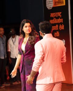 Rasika Sunil Instagram - Guess what I am saying here 🤗
Some stills from the event ReelBaaz! 
Got to share the stage with some amazingly talented people 
@shantanu_rangnekar99 , @themanmeetpem , @bhagyashreelimaye , @kokanheartedgirl ❤️❤️ 

Thank you @amit.Thackeray and @yash.sardesai31 making me a part of this grand event