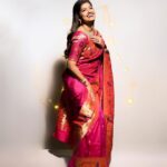 Rasika Sunil Instagram - नरकचतुर्दशी आणि लक्ष्मीपूजानाच्या शुभेच्छा! Styled by @stylebyk2 @ketaki_ashish Saree by @zartaricouture Blouse by @designer_kazbee Jewellery by @lagubandhu Hair by @priyankapore_makeupartist Photos by @sarrikaaaaaa make up by me