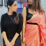 Rasika Sunil Instagram - Pretty girls म्हणे, येतं नाही तर कशाला करायचं 😋🤪😂🤭 #OnlyGirlsShouldHaveAllTheFun ❤️🤗😘 . . #rjshrutii #rasikasunil #friends #actress #majhyanavryachibayko #memorieslivingtogether #funnyreels #funnyvideos @redfm.marathi @magicfmmumbai