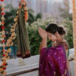 Rasika Sunil Instagram - 🎋 गुढी पाडव्याच्या व मराठी नववर्षाच्या तुम्हा सर्वांना खूप खूप शुभेच्छा 🙏🏻❤️😊 MUA @ketakideshmane_makeupartist Style by @k2fashioncloset @stylebyk2 Saree by @nishalikasarees Blouse by @frenchknot_Pranjalpawar Jewellery by @jizajewellerystudio Photoshoot by @capture_by_chinmay