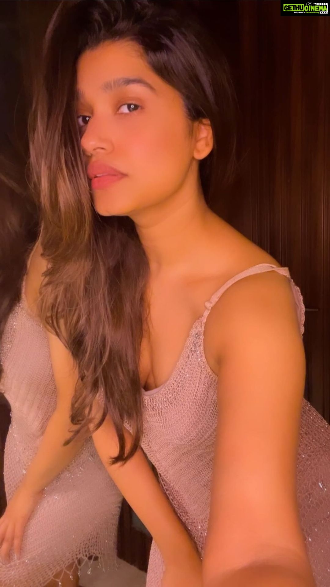 Rasika Sunil - 53.6K Likes - This is my outfit from my very first Instagram post from 2015 ❤️ I think it looks better now but it’s time to say goodbye to this lovely outfit 🤗
#Rasikasunil #rasikasunilfc #love #gratitude #reelitfeelit #happiness #reelsofinstagram #reelkarofeelkaro #fun #goforit #awesome