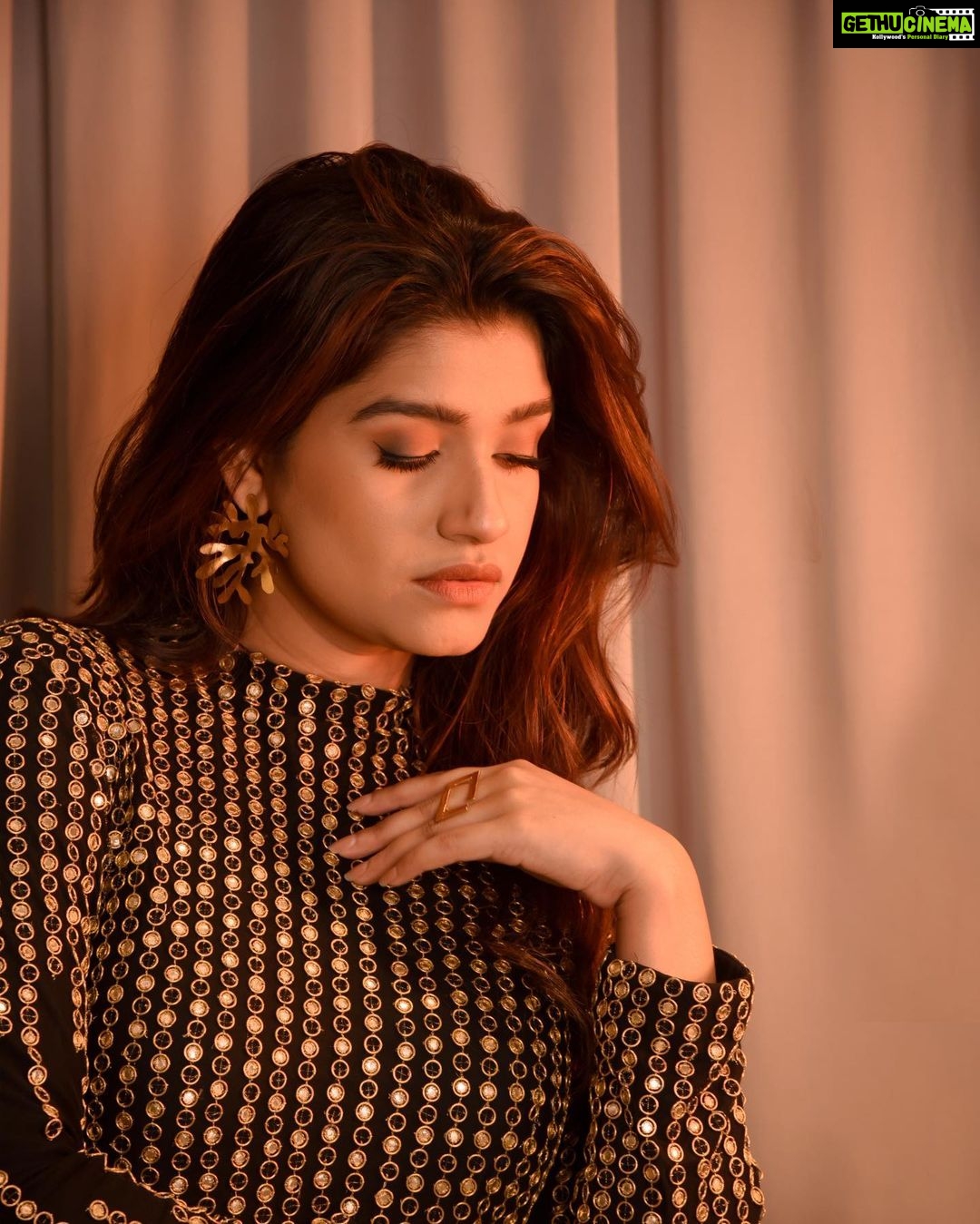 Rasika Sunil Instagram - Happy Diwali people ❤️❤️ Styled by @stylebyk2 @ketaki_ashish Outfit by @datetheramp Jewellery by @the_jewel_gallery Hair for photoshoot by @nikita_kumavat_makeovers Photos by @sarrikaaaaaa Make up by me ❤️