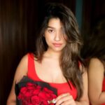Rasika Sunil Instagram - These flowers make me mushy every year ❤️ I am really not a mushy person otherwise 😄🙈 @adi_bilagi ❤️ #rasikasunil #adibilagi #valentines