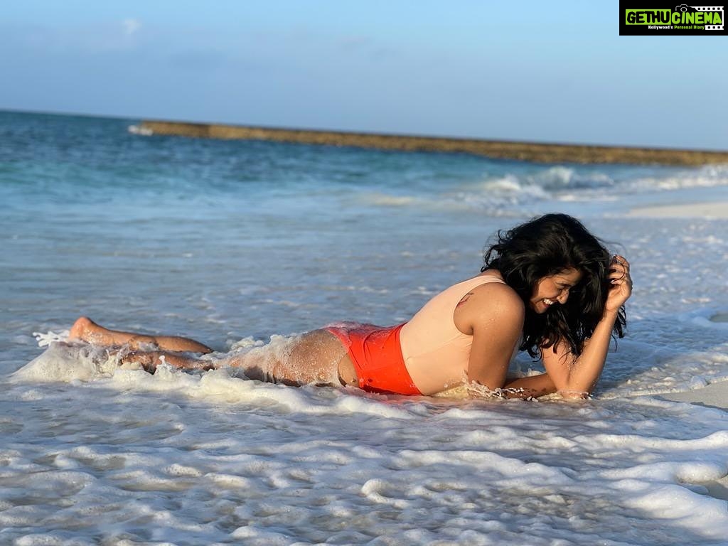 Rasika Sunil - 49.2K Likes - See the line where the sky meets the sea?
It calls me 💜
#Rasikasunil #rasikasunilfc #love #gratitude #ocean #fun #goforit #awesome #waterbaby #underthesea