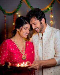 Rasika Sunil Instagram - Sarvanna lakshmipoojan ani narak chaturdashichya hardik shubheccha ❤️ 
Happy Diwali everyone 🤗

Saree by @k2fashioncloset 
Kurta set by @k2fashioncloset
Styled by @ketaki_ashish 
Photoshoot by @deepali_td_official 
Hair by @kirtimakeupexpert 
Jewellery by @aarika_by_chandrika 
Make up by Yours Truly ❤️

#rasikasunil #adibilagi #rasikasunilfc #love #gratitude #happiness #diwali #diya #festivevibes #festivewearshaadiseason