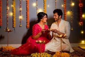 Rasika Sunil Instagram - Sarvanna lakshmipoojan ani narak chaturdashichya hardik shubheccha ❤️ 
Happy Diwali everyone 🤗

Saree by @k2fashioncloset 
Kurta set by @k2fashioncloset
Styled by @ketaki_ashish 
Photoshoot by @deepali_td_official 
Hair by @kirtimakeupexpert 
Jewellery by @aarika_by_chandrika 
Make up by Yours Truly ❤️

#rasikasunil #adibilagi #rasikasunilfc #love #gratitude #happiness #diwali #diya #festivevibes #festivewear