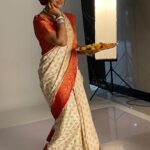 Rasika Sunil Instagram - Photoshoot, minutes before the performance for Pravah Picture awards. #Rasikasunil #rasikasunilfc #love #gratitude #reelitfeelit #happiness #reelsofinstagram #reelkarofeelkaro #fun #goforit #awesome