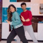 Rasika Sunil Instagram - 🥁 Taalavar naachto, ekmekanchya nahi 😄❤️🤗 @adi_bilagi Choreography by AdiRa ❤️ #rasikasunil #adibilagi #bilagidance #rasikasunilfc #love #gratitude #reelitfeelit #happiness #reelsofinstagram #reelkarofeelkaro #fun #goforit #awesome #reelkarafeelkara