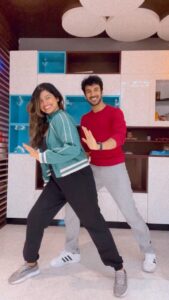 Rasika Sunil Instagram - 🥁 Taalavar naachto, ekmekanchya nahi 😄❤️🤗
@adi_bilagi 
Choreography by AdiRa ❤️
#rasikasunil #adibilagi #bilagidance #rasikasunilfc #love #gratitude #reelitfeelit #happiness #reelsofinstagram #reelkarofeelkaro #fun #goforit #awesome #reelkarafeelkara