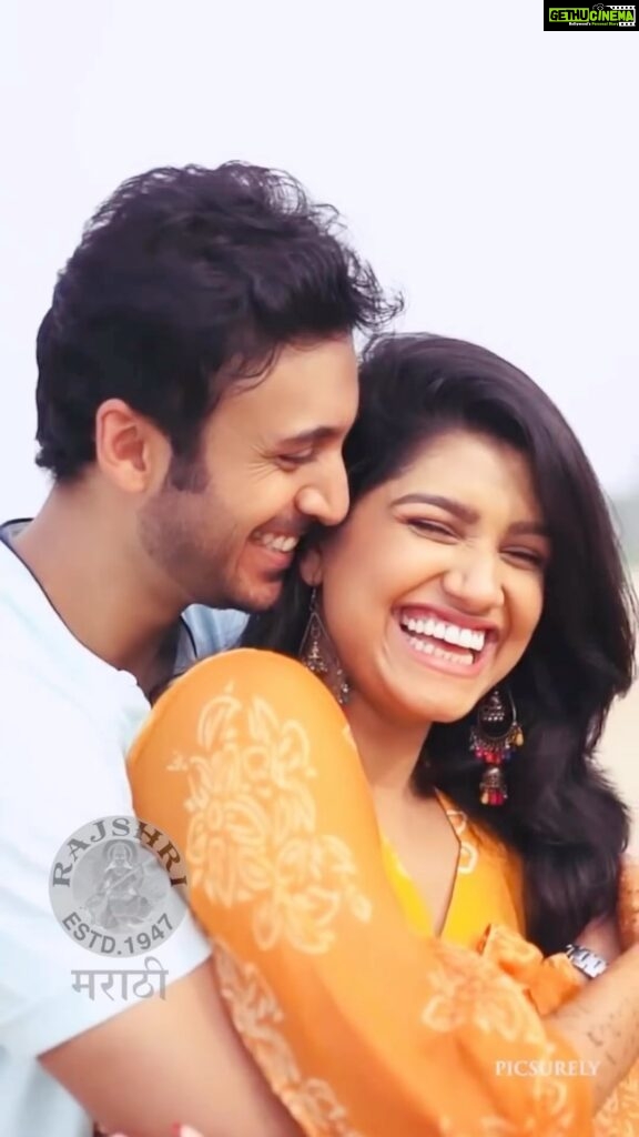 Rasika Sunil Instagram - राजश्री मराठीतर्फे रसिका आणि आदित्यला लग्नाच्या वाढदिवसाच्या मनःपूर्वक शुभेच्छा!💗 Video Courtesy: picsurely