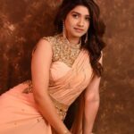 Rasika Sunil Instagram - Peach saree never fails you ❤️ Styled by @stylebyk2 @ketaki_ashish Outfit by @datetheramp Jewellery by @sorayaajewels_ Hair for photoshoot by @nikita_kumavat_makeovers Hair for SNDN by @priyankapore_makeupartist Photos by @sarrikaaaaaa Make up by me ❤️