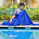 Rasika Sunil Instagram - आजचा रंग : निळा हा रंग मनाला शांती आणि स्फूर्ती देतो..त्याचबरोबर सत्यता आणि स्निग्धतेचे प्रतीक म्हणून निळा रंग ओळखला जातो..निळ्याशार समुद्राची आणि निरभ्र आकाशाची निळाई मनाला शांत करते,हीच शांतता तुमच्या सगळ्यांच्या आयुष्यात नांदो. - नित्यश्री ज्ञानलक्ष्मी . @nityashree19 Saree and blouse by @k2fashioncloset Concept & Style by @ketaki_ashish @stylebyk2 Hair by @priyankapore_makeupartist @priyajadhav_makeupartist Jewelery by @shreyacreation16 Photo : @vikrantmumbaikar Video : @royalframez & @sagar_geedh Lights: @sushant.7373 MUA: Yours truly ❤️ Managed by @prernaasuryawanshi Assisted by @poojatayde ‼️ This Top, Design and Image is Subjected to Copyright ©️ ‼️P.S : Do not use this Image and Design without any Permission.! Stay tuned & stay safe