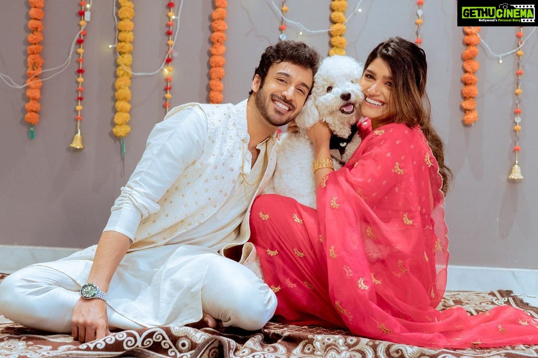 Rasika Sunil Instagram - Bhau-Bhaubeej ❤️ Saree by @k2fashioncloset Kurta set by @k2fashioncloset Styled by @ketaki_ashish Jewellery by @aarika_by_chandrika Photoshoot by @deepali_td_official MUA @kirtimakeupexpert #Rasikasunil #adibilagi #rushsunil #rasikasunilfc #love #gratitude #happiness #fun #goforit #awesome #festival #diwali